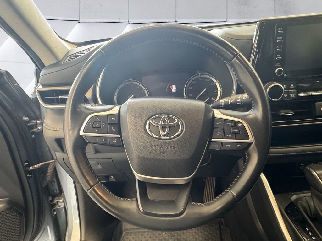 Used 2022 Toyota Highlander XLE image 9