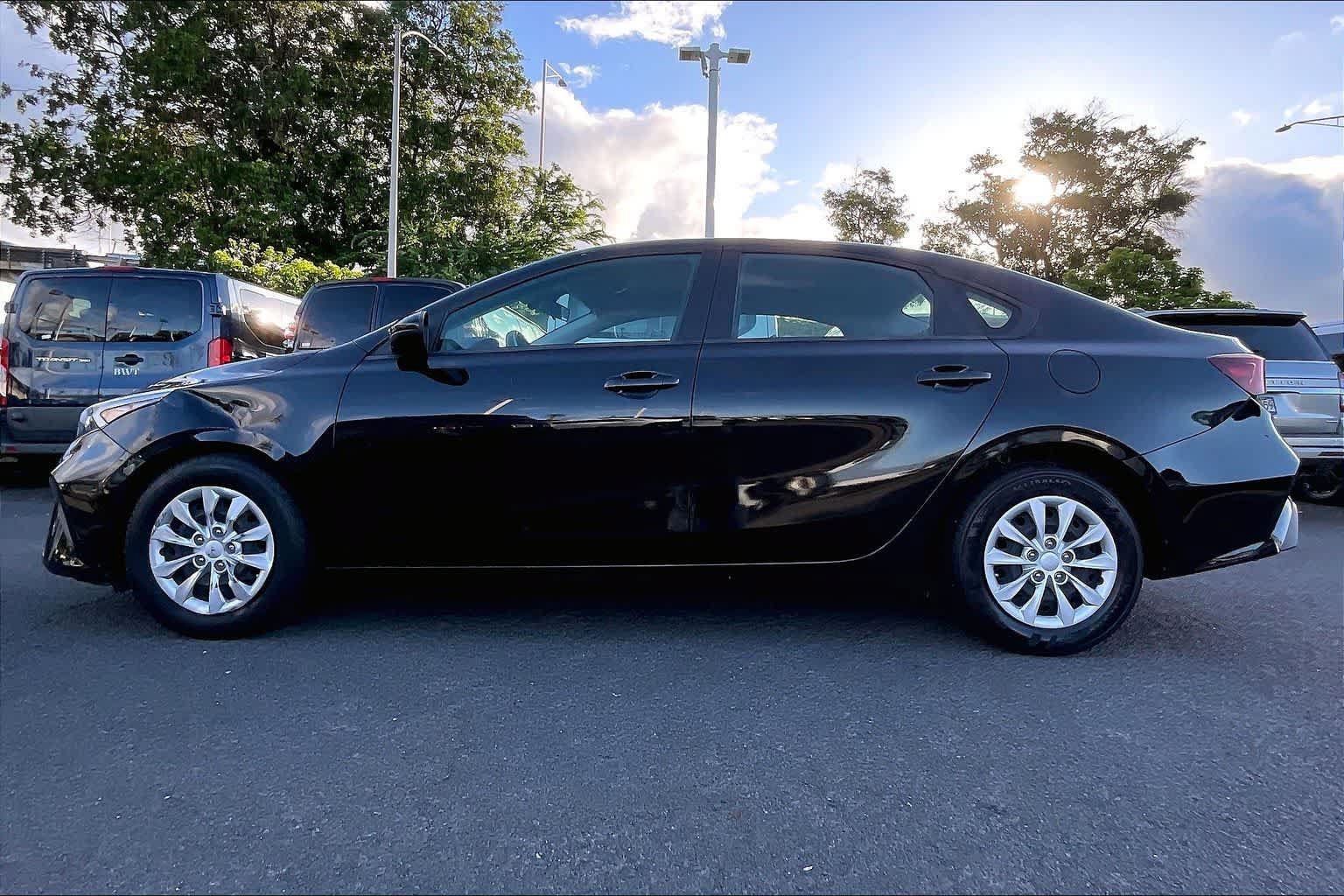 Used 2022 Kia Forte Sedan FWD image 3