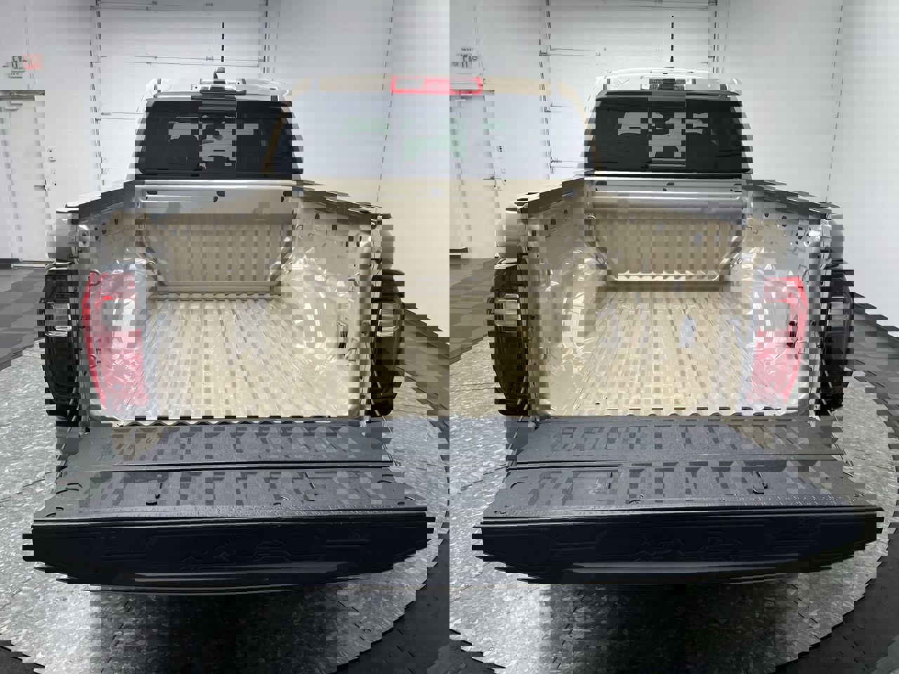 Used 2024 GMC Canyon AT4 w/ Technology Package image 31