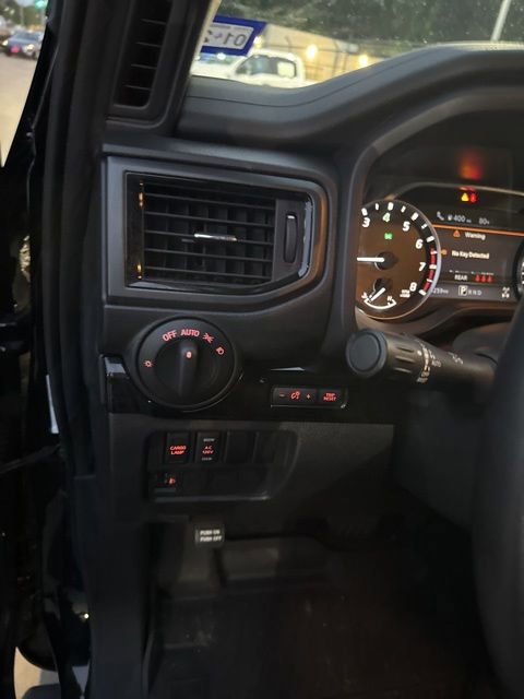 Used 2023 Nissan Titan SV w/ SV Convenience Package AWD/4WD image 12