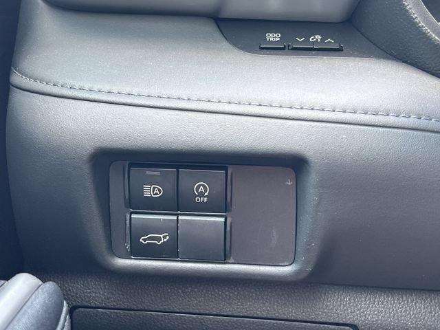 Used 2024 Toyota Highlander LE AWD/4WD image 30