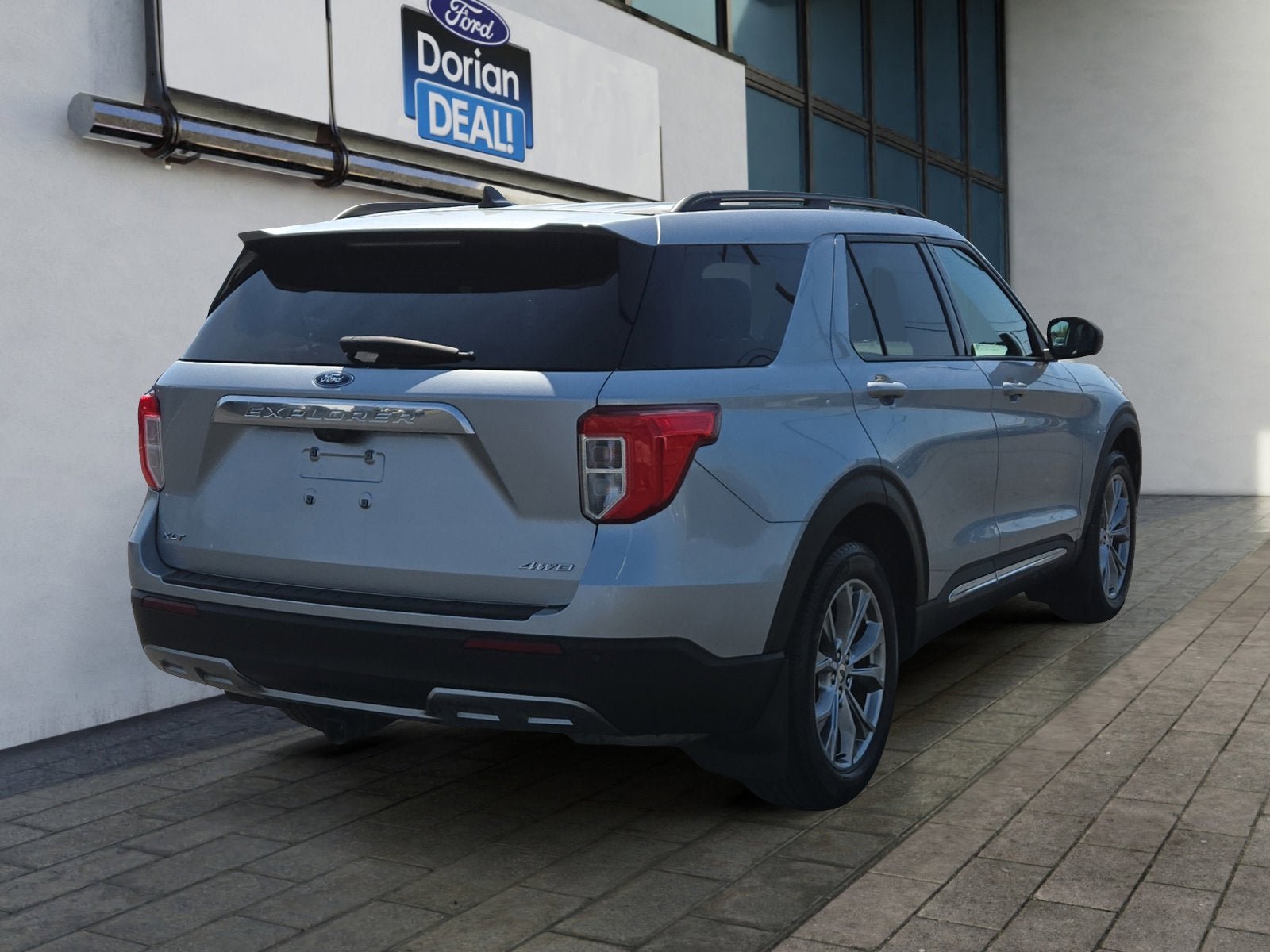 Used 2023 Ford Explorer XLT w/ Equipment Group 202A image 3