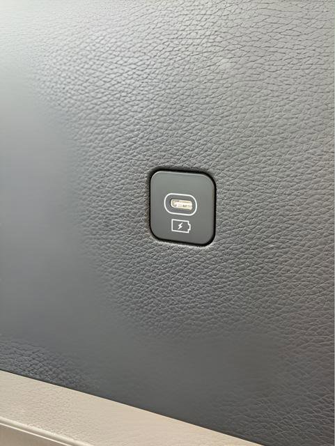 Used 2025 Kia Carnival image 48