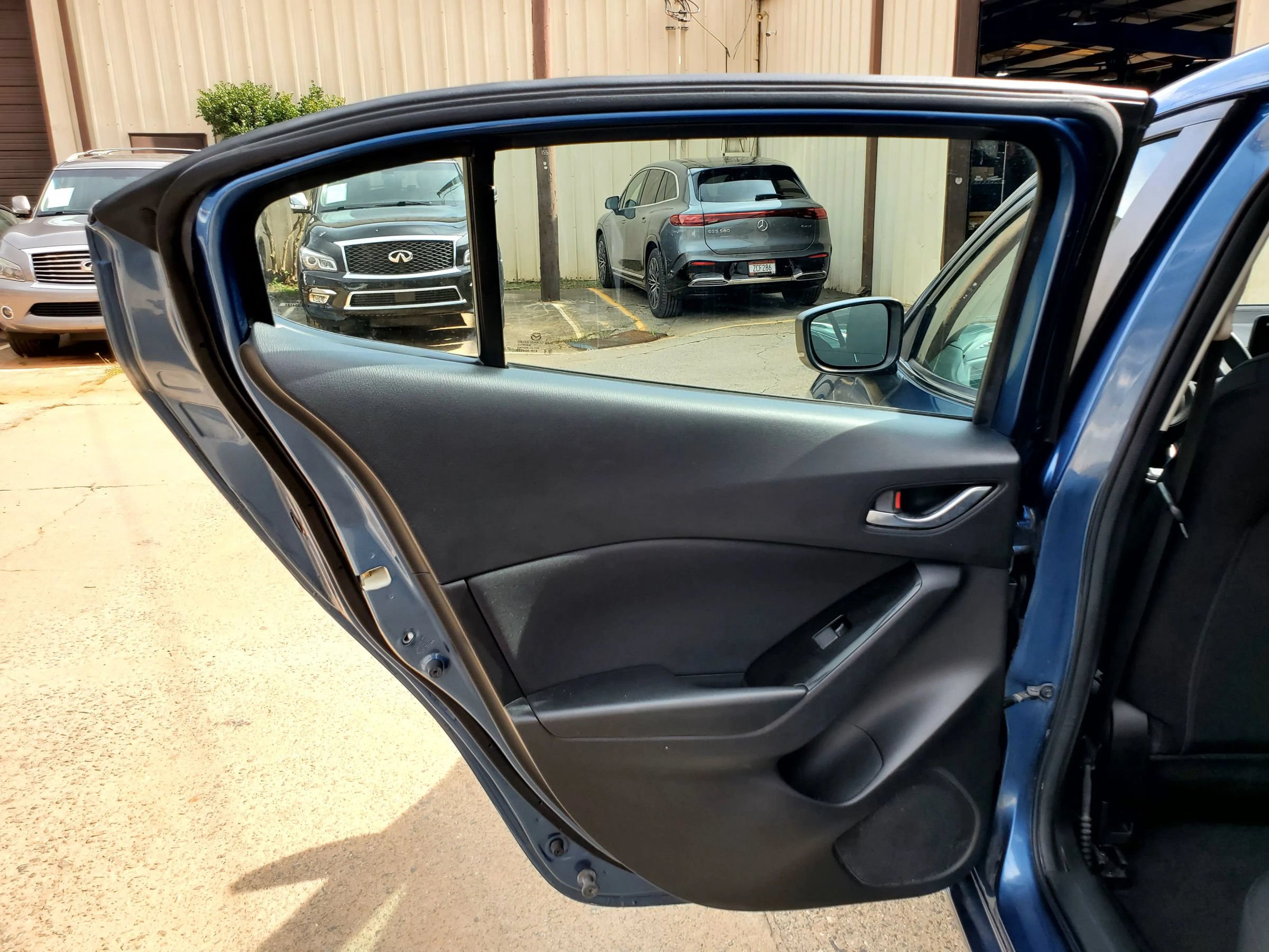Used 2017 MAZDA MAZDA3 Sport w/ Preferred Equipment Package FWD image 29