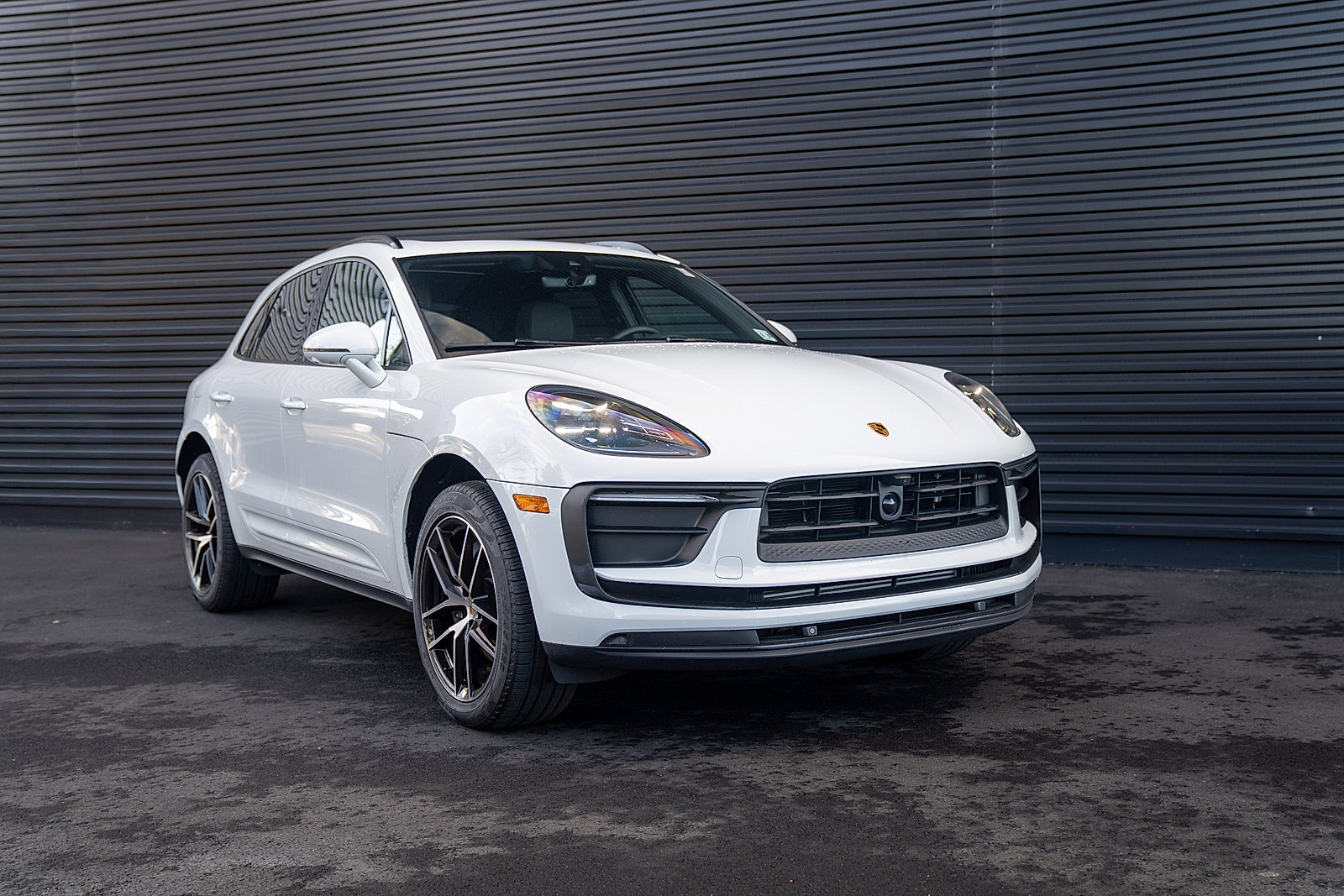 Certified 2025 Porsche Macan Turbo AWD/4WD image 26