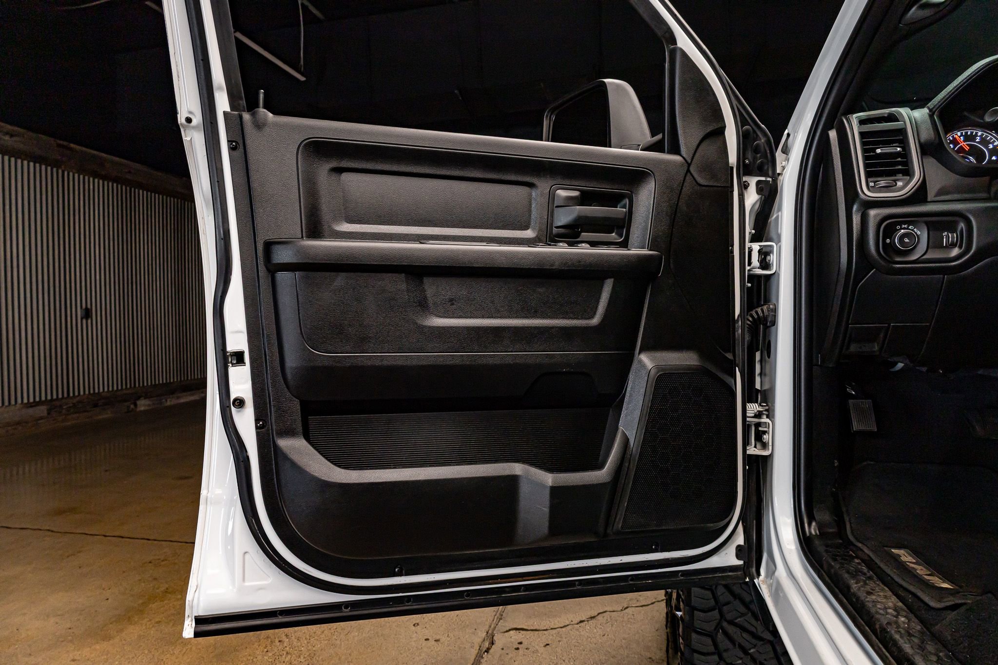 Used 2024 RAM 3500 Tradesman w/ Chrome Appearance Group image 30