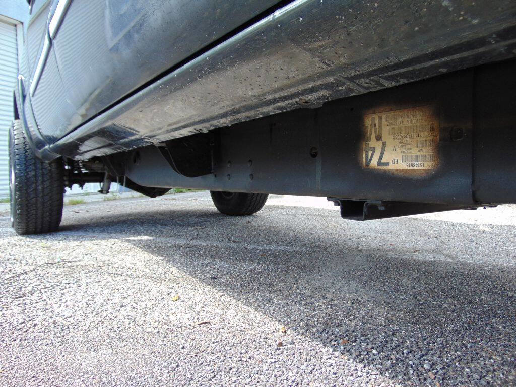 Used 2005 Chevrolet Silverado 2500 LS w/ Heavy-Duty Power Package image 13