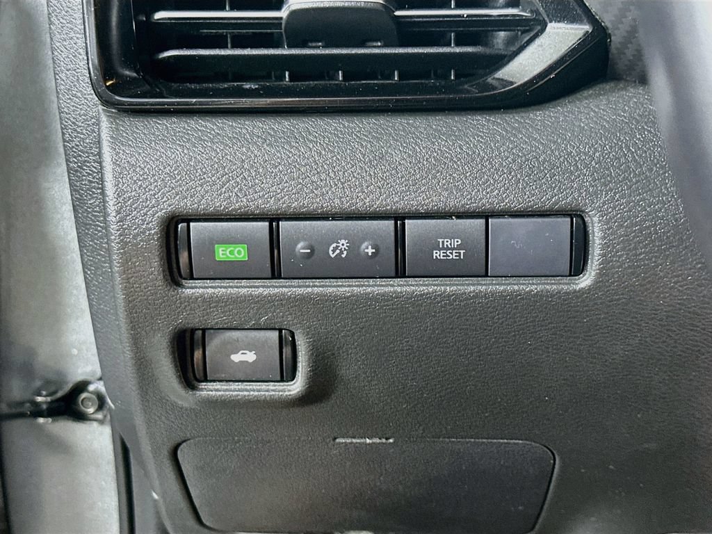 Used 2021 Nissan Sentra SR w/ Lighting Package FWD image 22