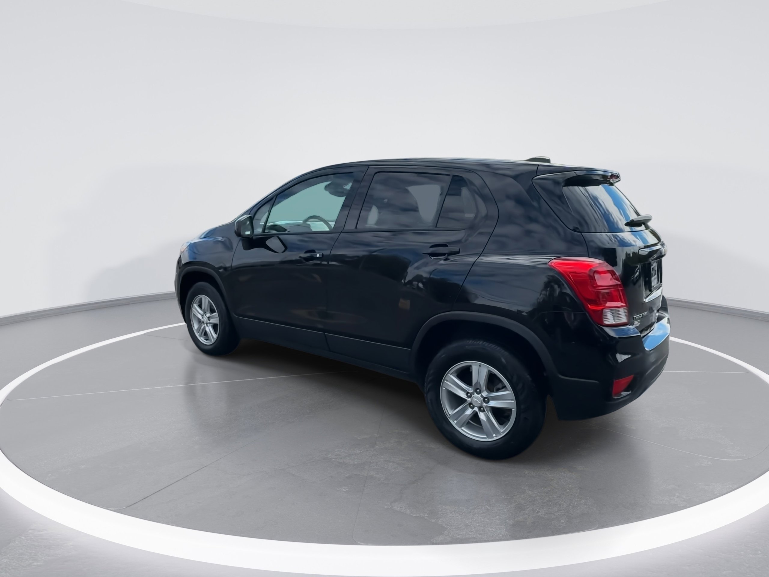 Used 2022 Chevrolet Trax LS w/ Tint and Cruise Package image 6