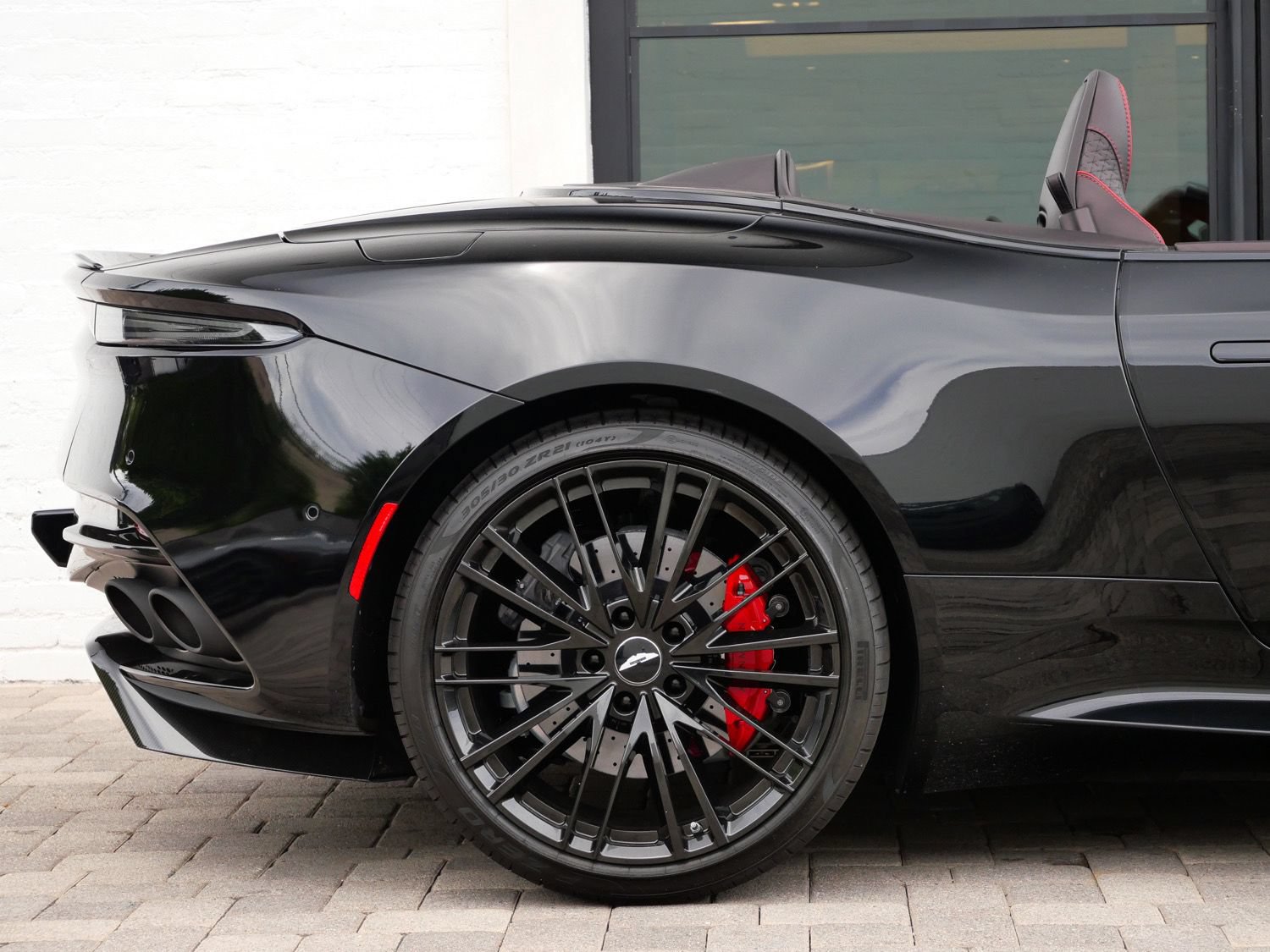 Used 2023 Aston Martin DBS Superleggera Volante RWD image 19