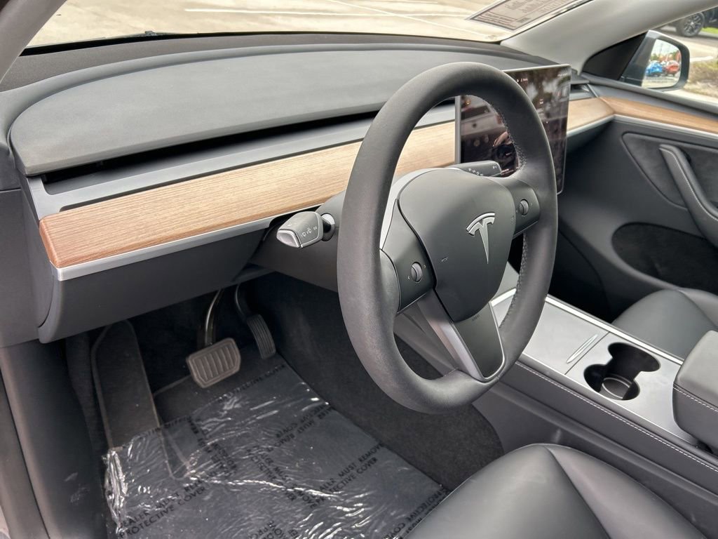 Used 2025 Tesla Model Y Long Range image 21