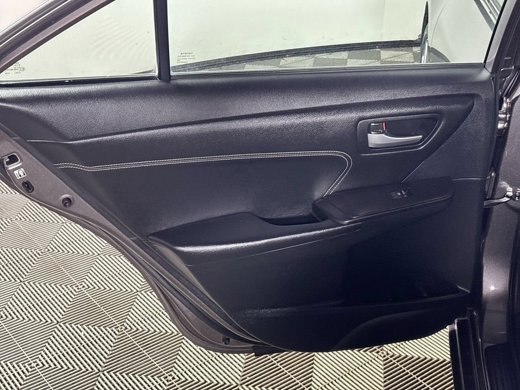 Used 2015 Toyota Camry XLE w/ Moonroof Package FWD image 20
