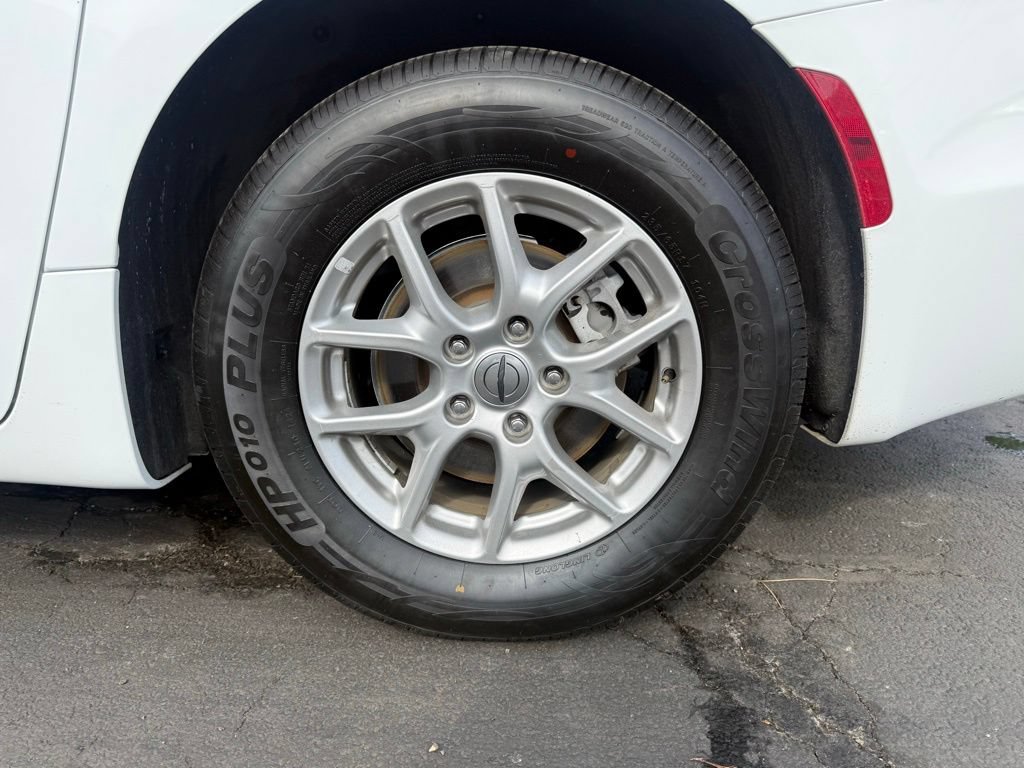 Used 2023 Chrysler Pacifica Touring-L FWD image 35