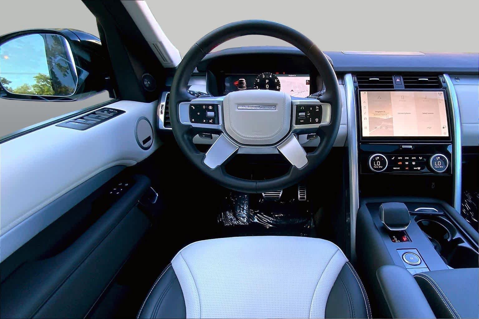 Used 2026 Land Rover Discovery Limited Edition AWD/4WD image 6