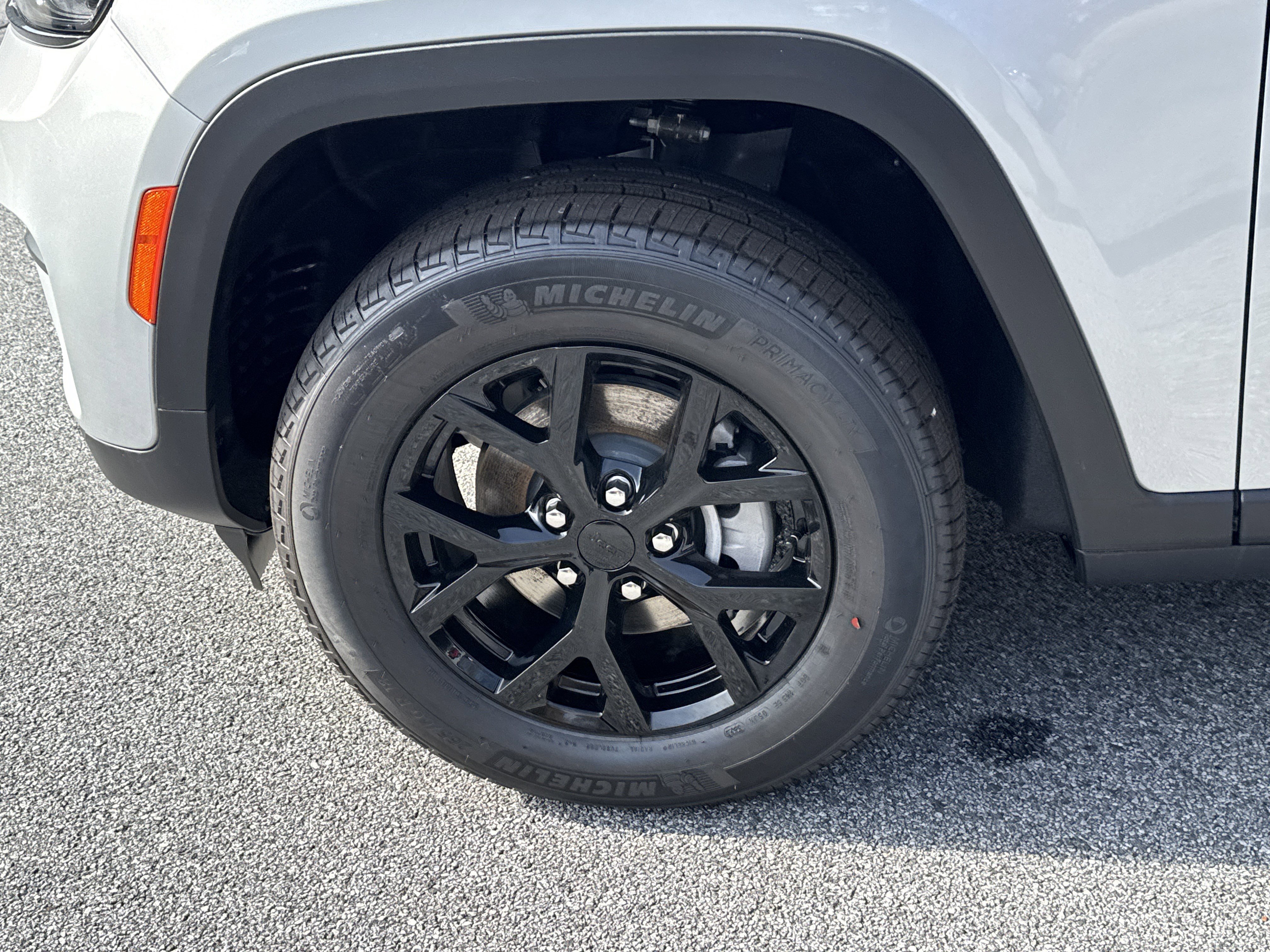 New 2025 Jeep Grand Cherokee Altitude image 14