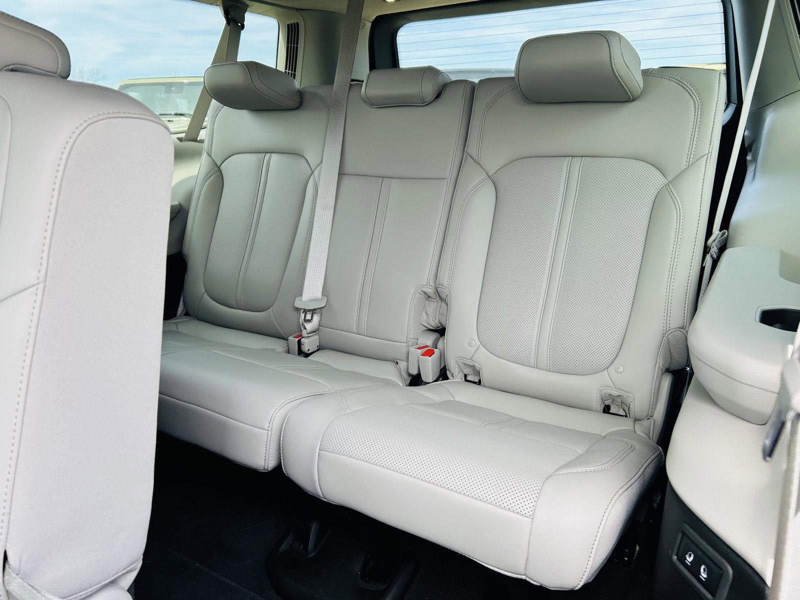 Used 2024 Jeep Wagoneer L 4WD w/ HD Trailer Tow Package image 30