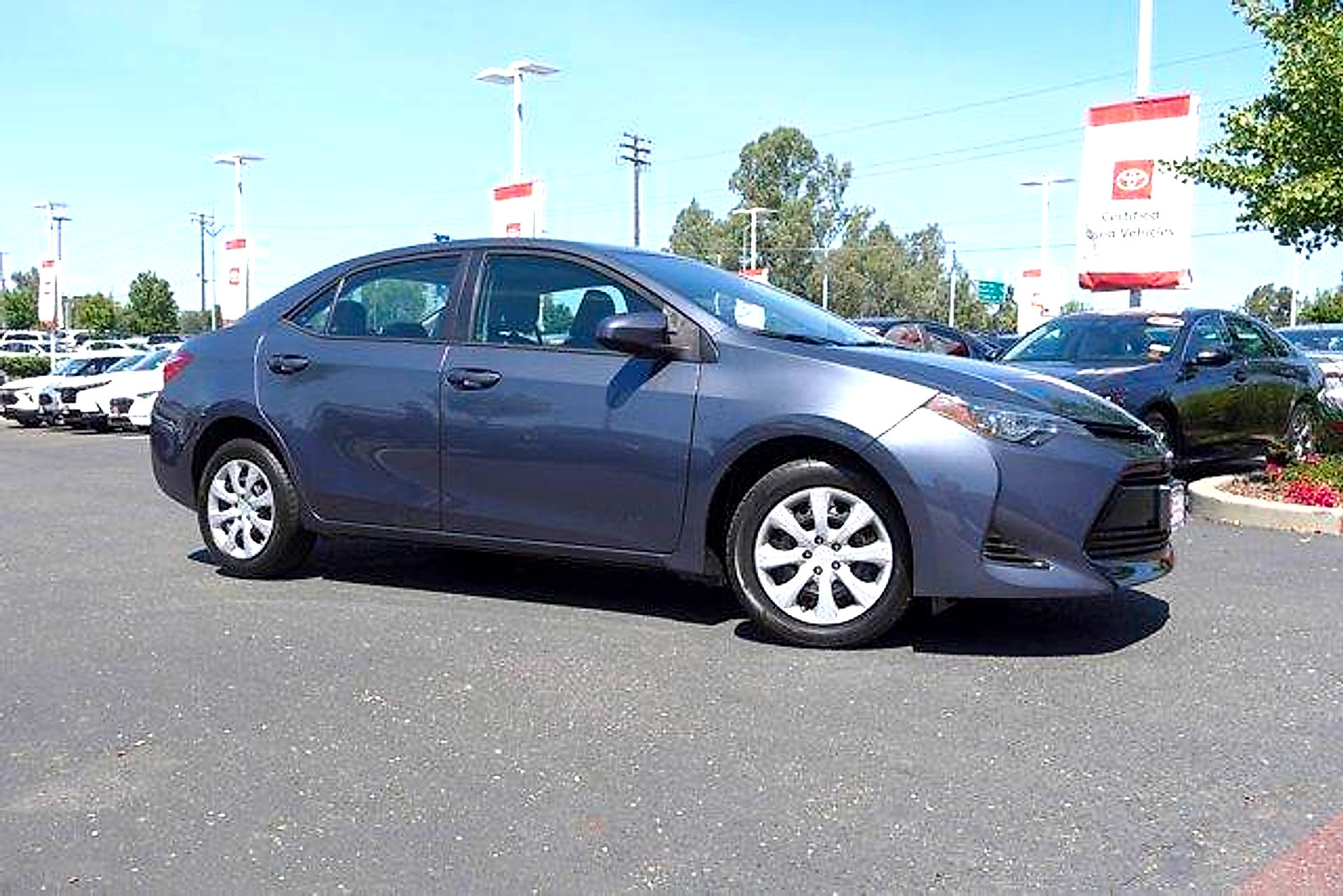 Used 2019 Toyota Corolla LE w/ Carpet Mat Package (TMS) FWD image 4