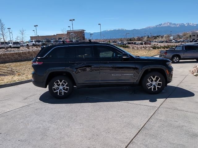 Used 2024 Jeep Grand Cherokee Limited w/ Luxury Tech Group II image 10