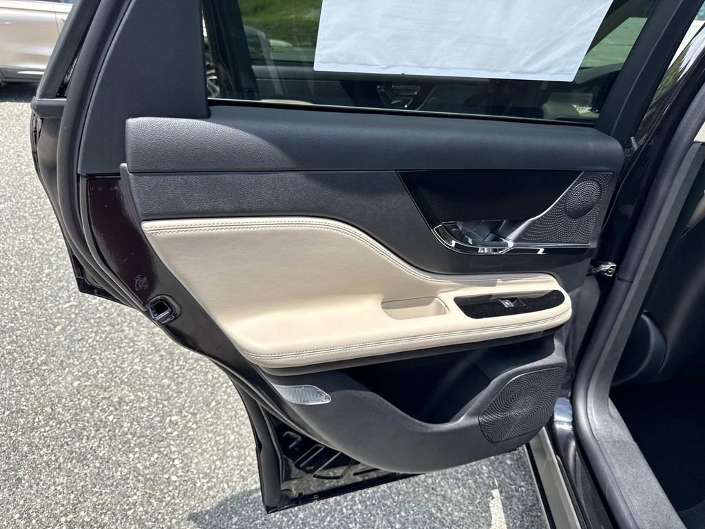 New 2025 Lincoln Corsair FWD w/ Equipment Group 101A image 13
