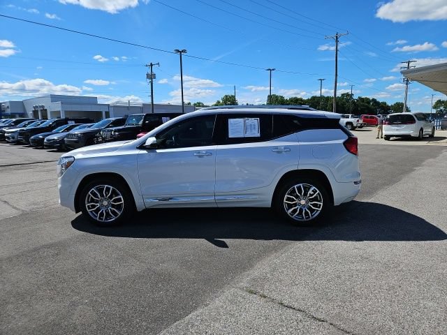 Used 2024 GMC Terrain Denali w/ Denali Premium Package AWD/4WD image 9
