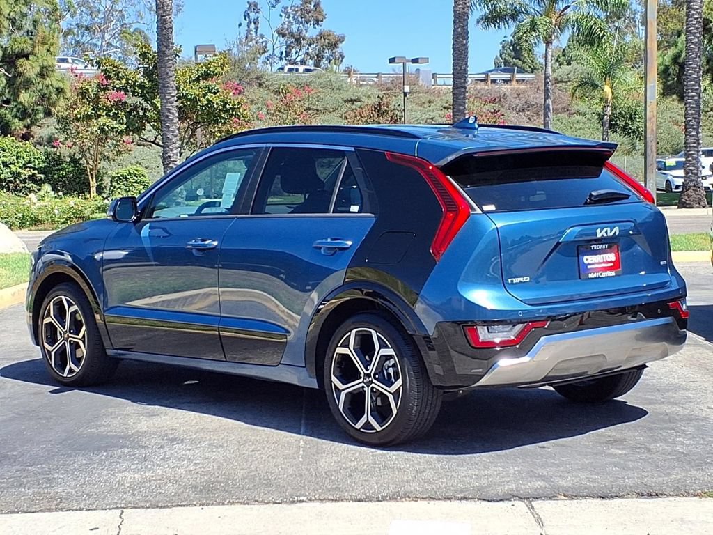 Certified 2025 Kia Niro SX Touring FWD image 3
