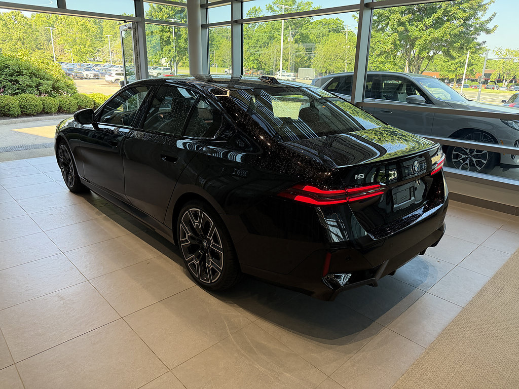New 2027 BMW i5 xDrive40 w/ M Sport Package AWD/4WD image 4