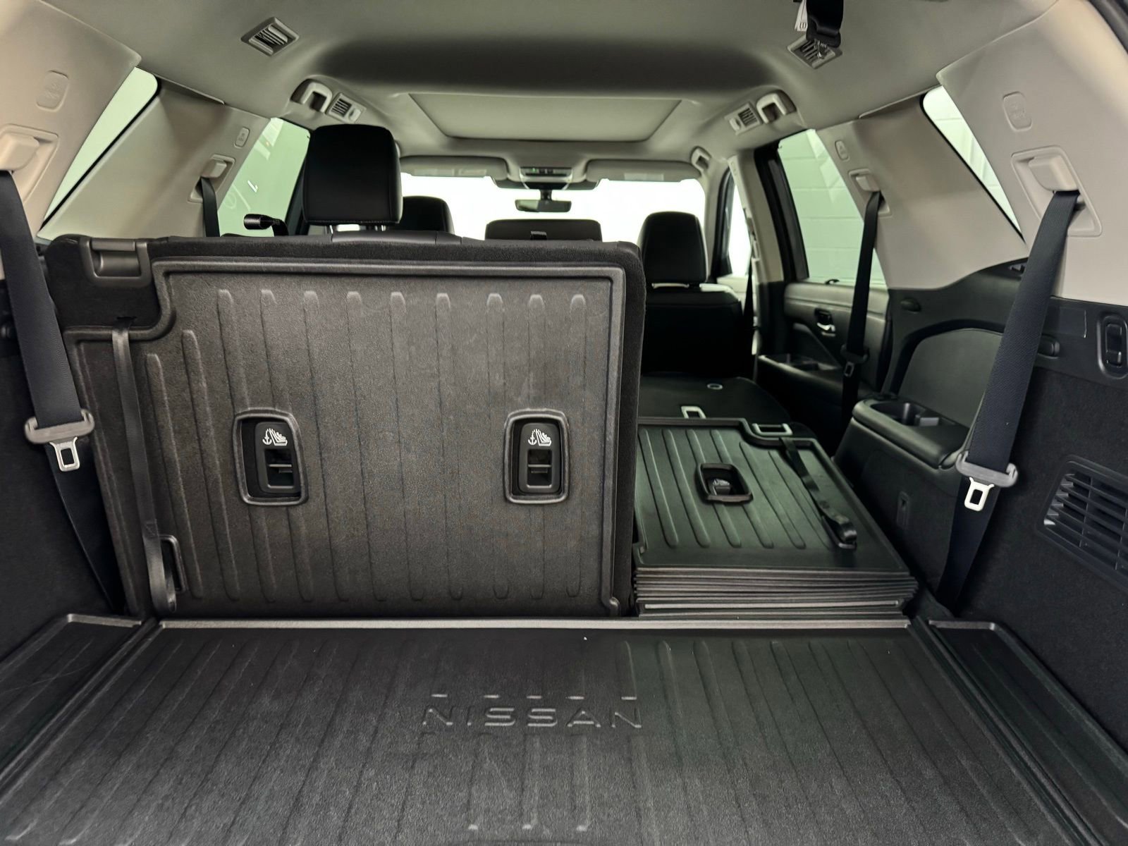 New 2026 Nissan Pathfinder Platinum image 34