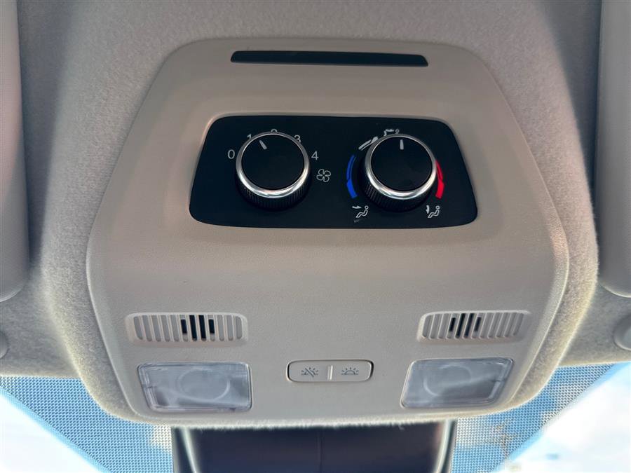 Used 2023 Ford Transit 350 XLT image 36