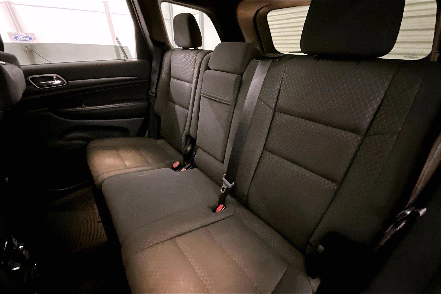 Used 2018 Jeep Grand Cherokee Laredo image 25