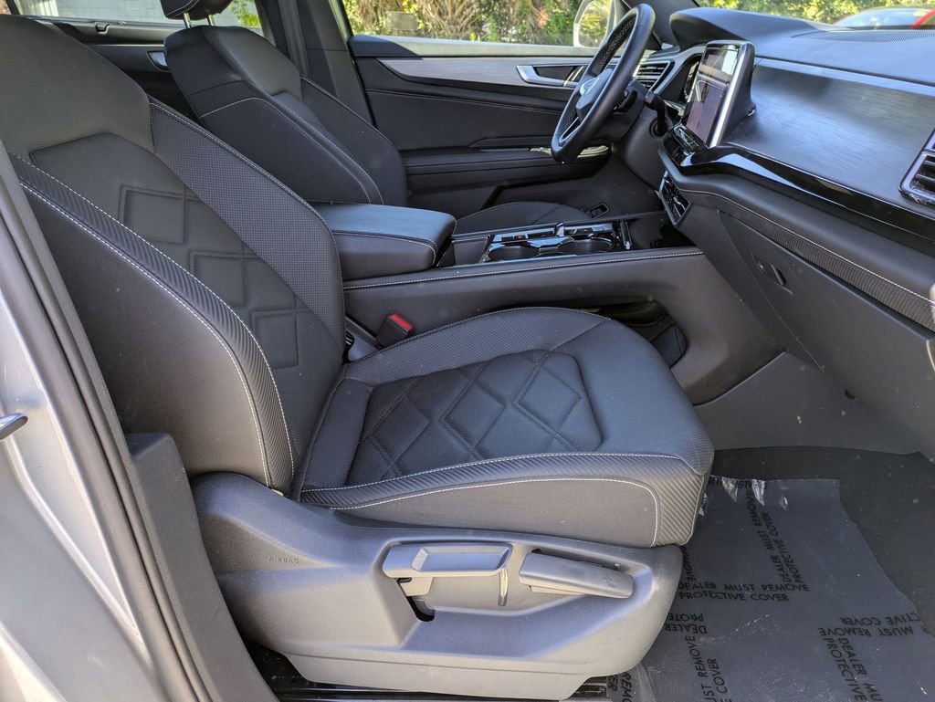 Used 2025 Volkswagen Atlas Cross Sport SE image 31