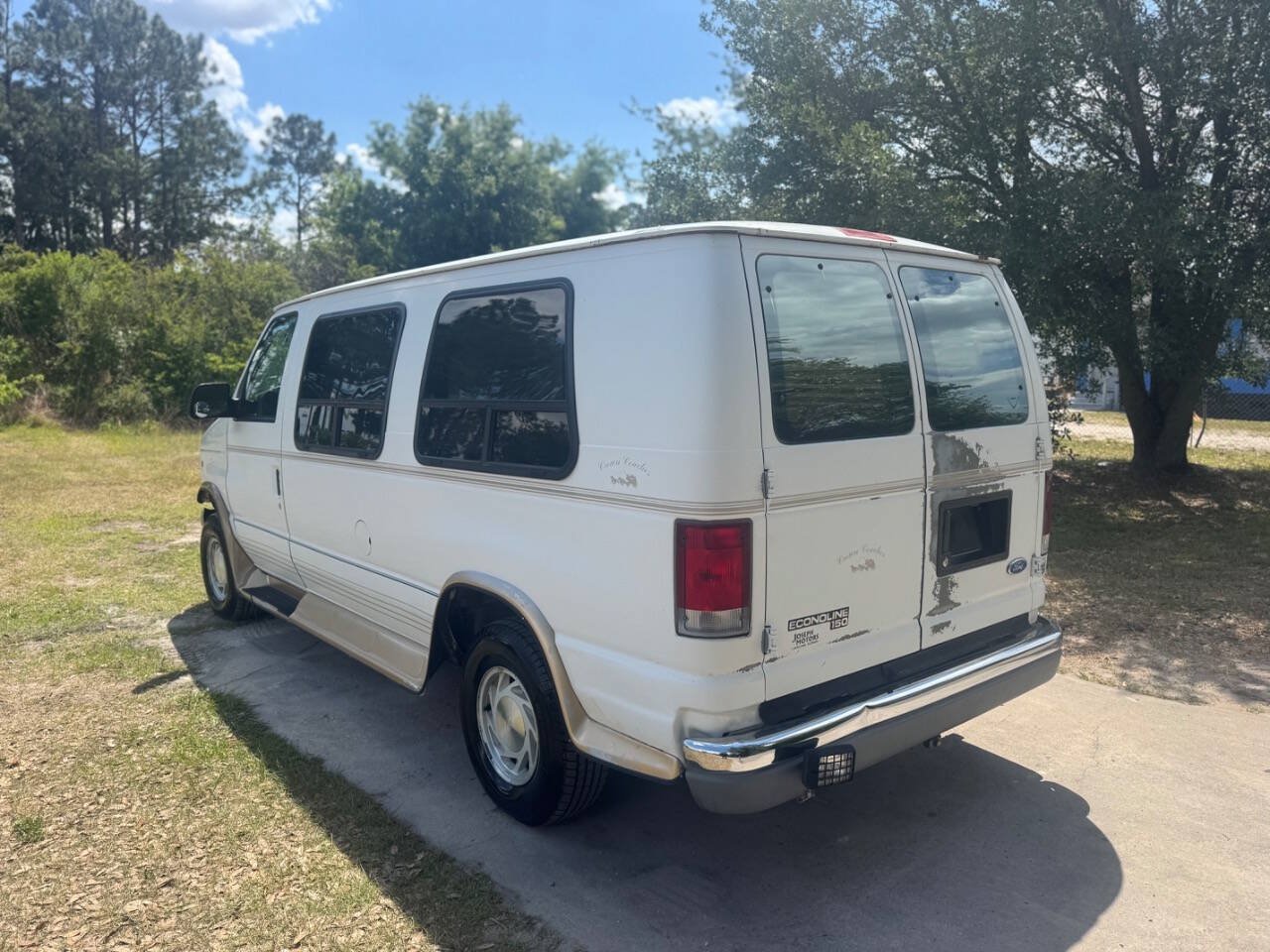 Used 1997 Ford E-150 and Econoline 150 RWD image 3