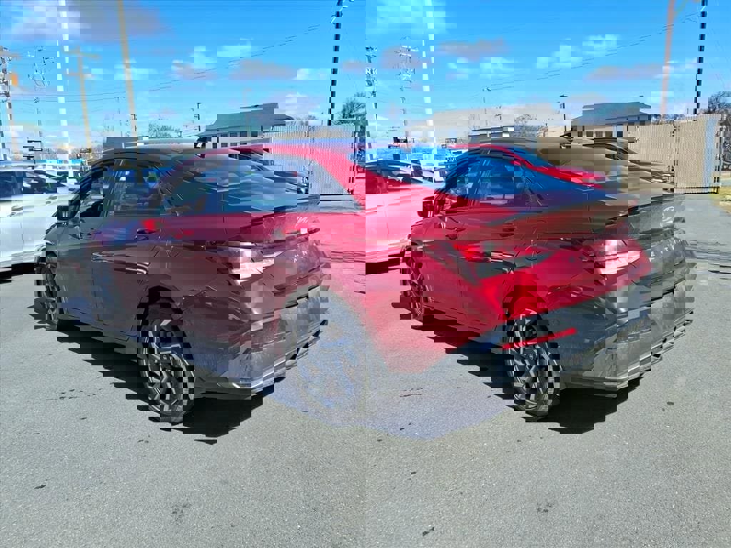 Certified 2025 Hyundai Elantra Sport image 23