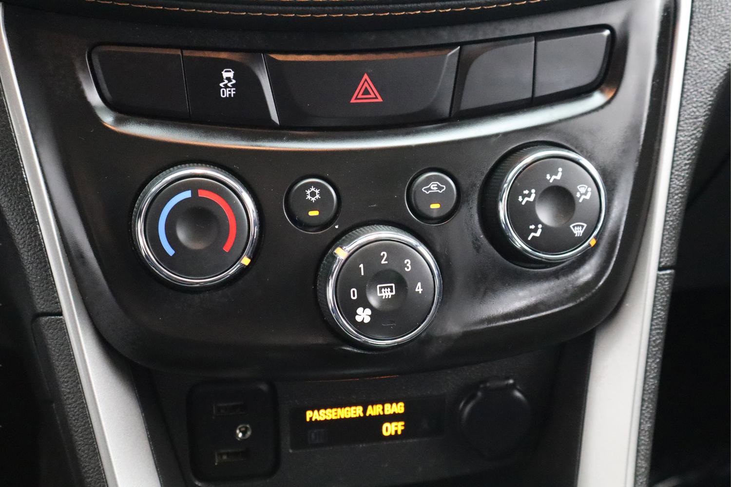 Used 2022 Chevrolet Trax LT w/ LT Convenience Package image 30