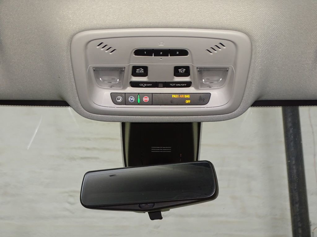 Used 2020 Chevrolet Traverse Premier image 36