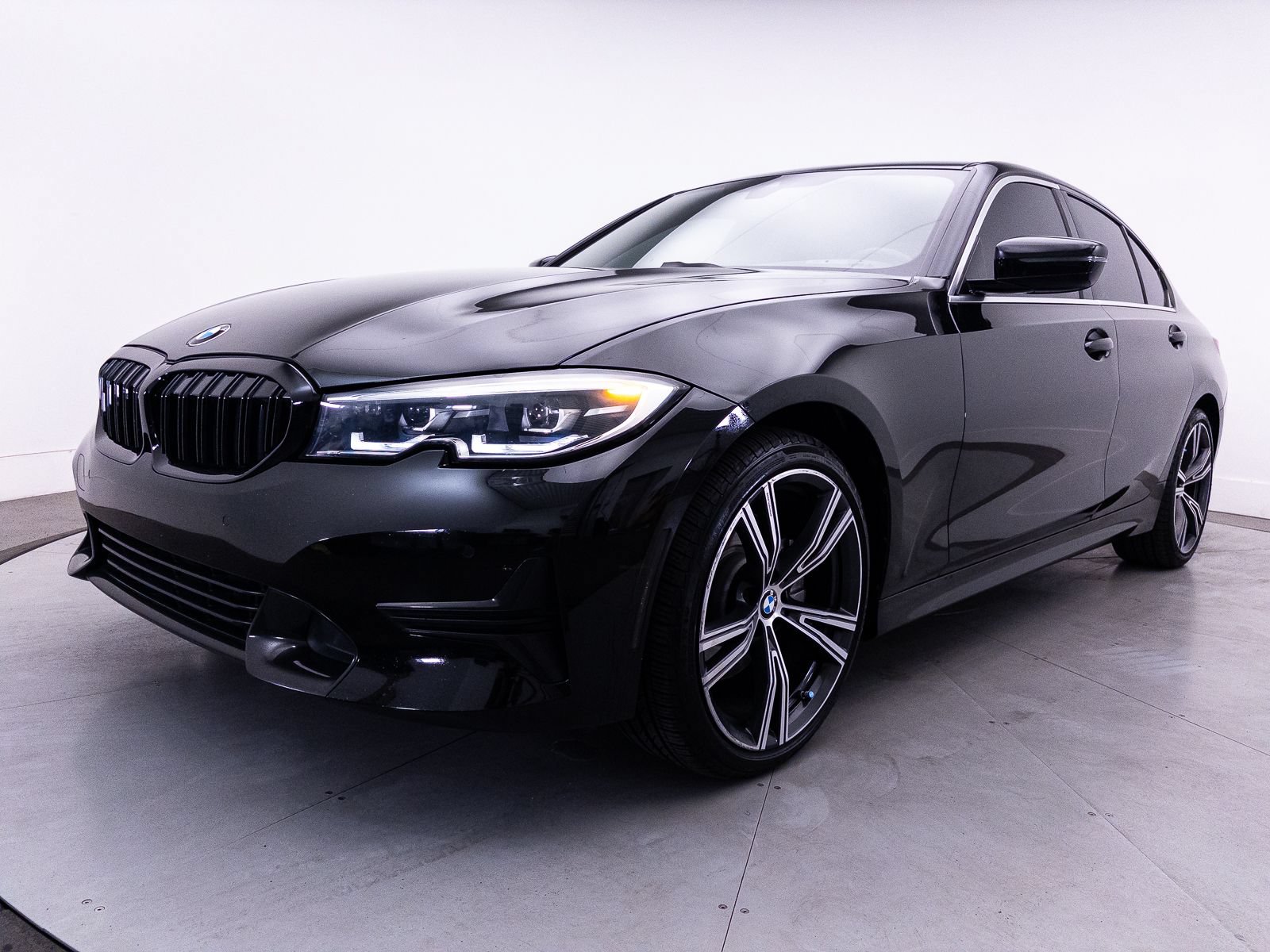 Used 2022 BMW 330i Sedan w/ Premium Package 2 RWD image 15