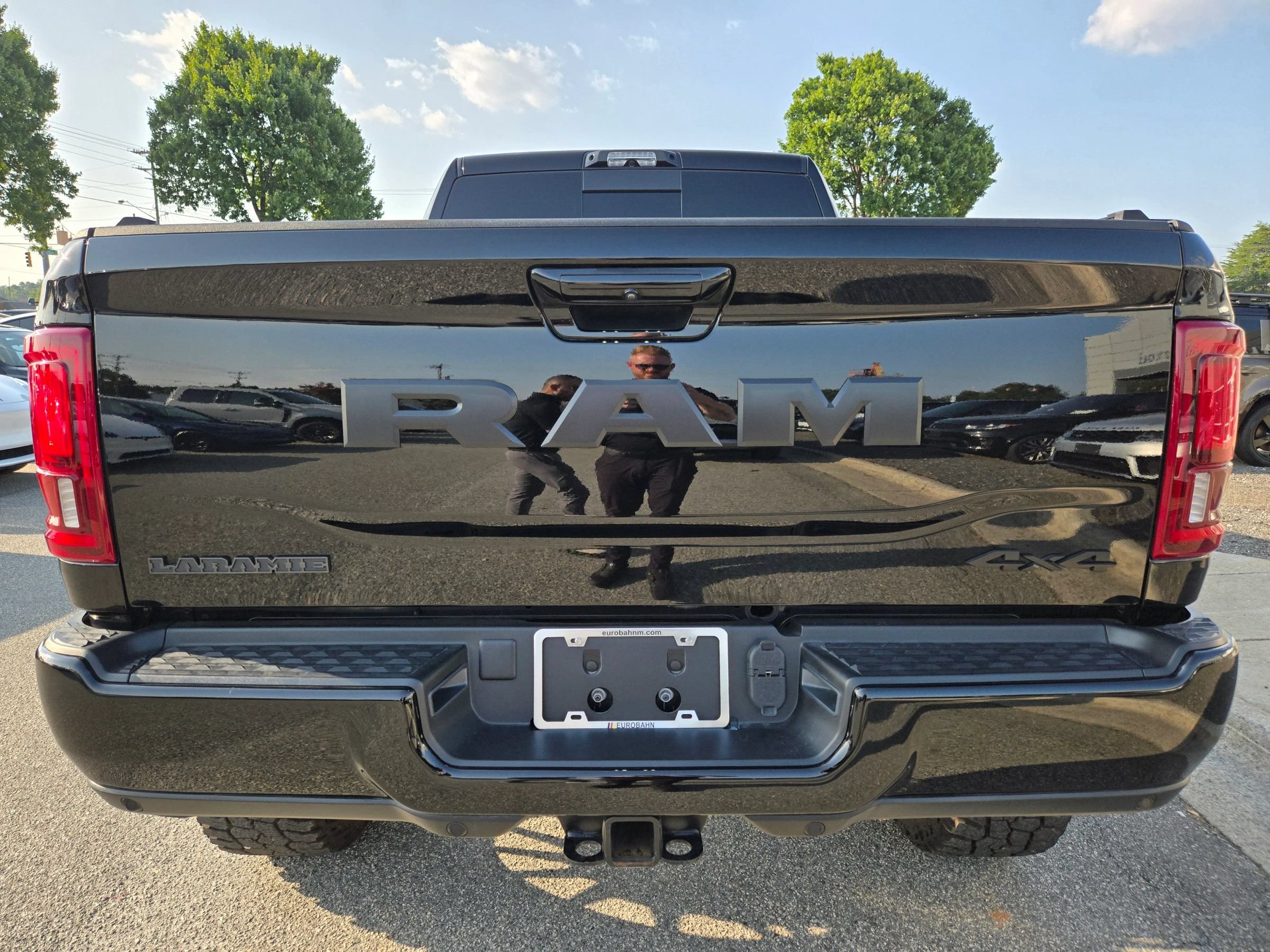 Used 2025 RAM 2500 Laramie w/ Night Edition AWD/4WD image 4