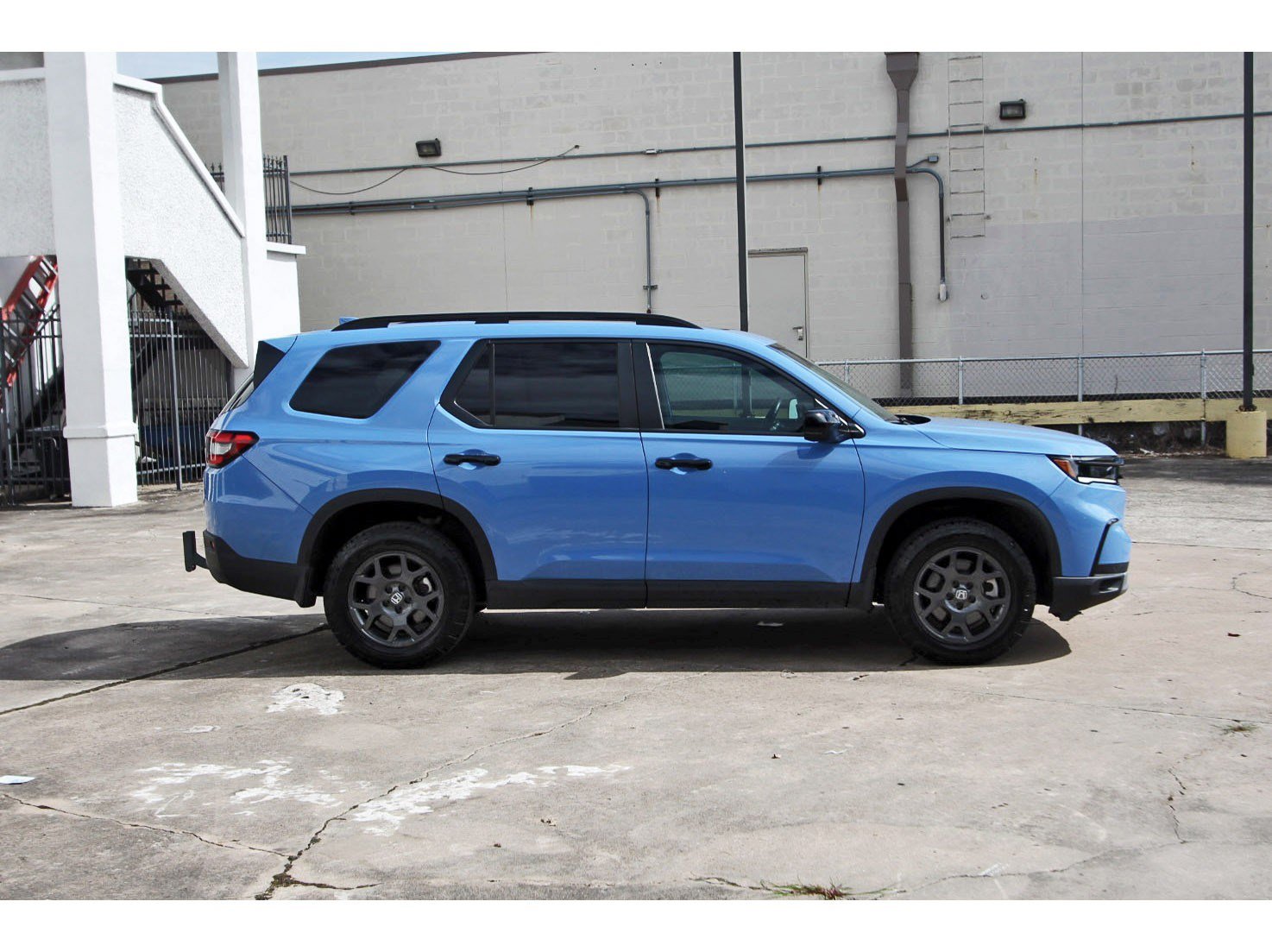 Used 2025 Honda Pilot TrailSport image 8