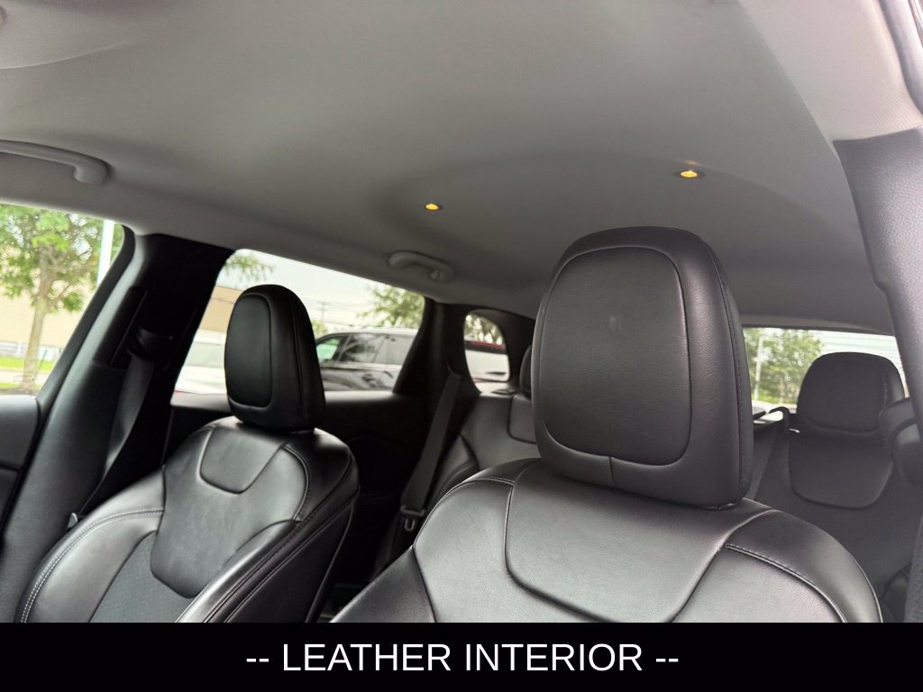 Used 2019 Jeep Cherokee Latitude Plus w/ Cold Weather Group AWD/4WD image 7