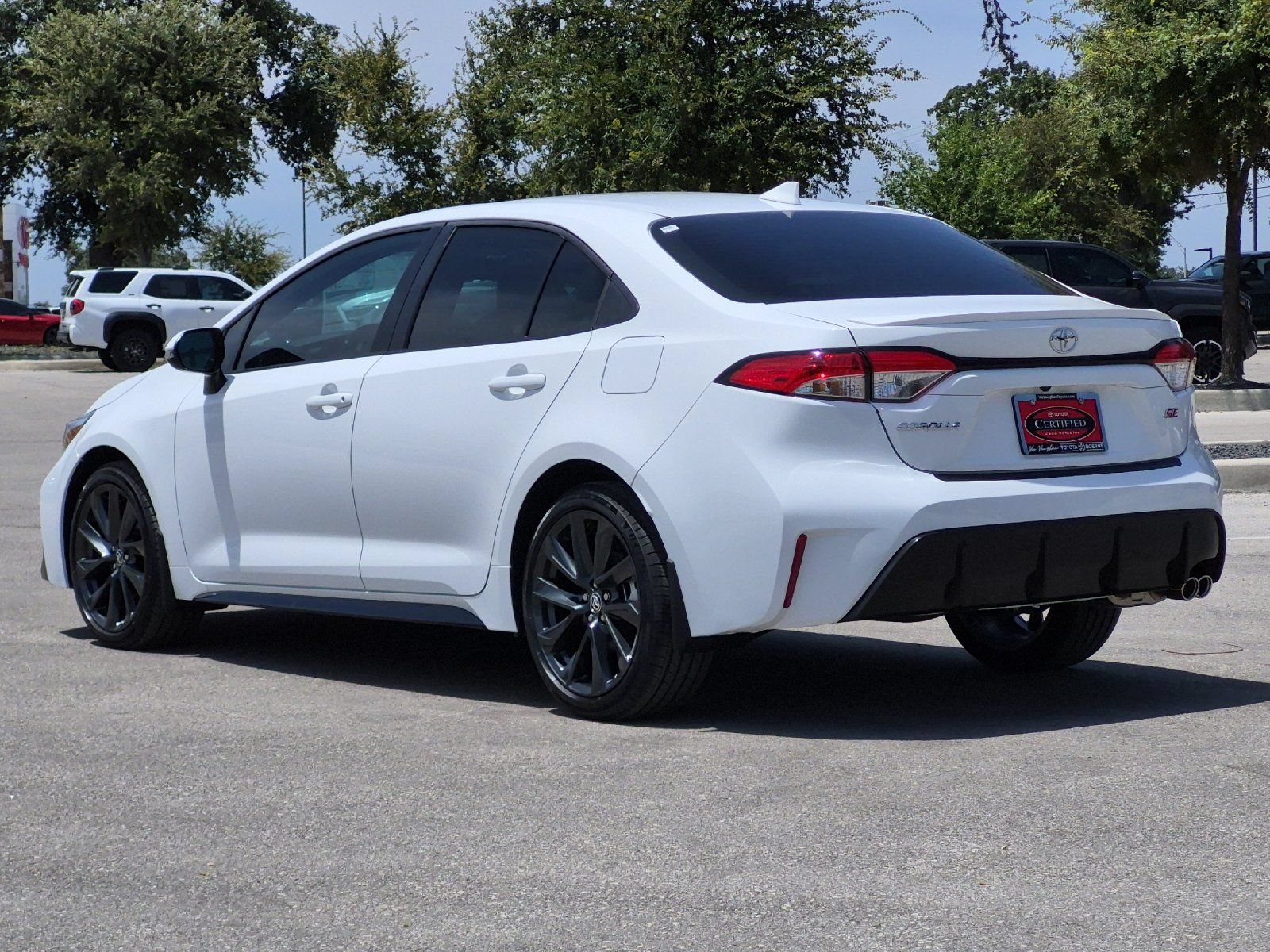 Used 2026 Toyota Corolla SE FWD image 3