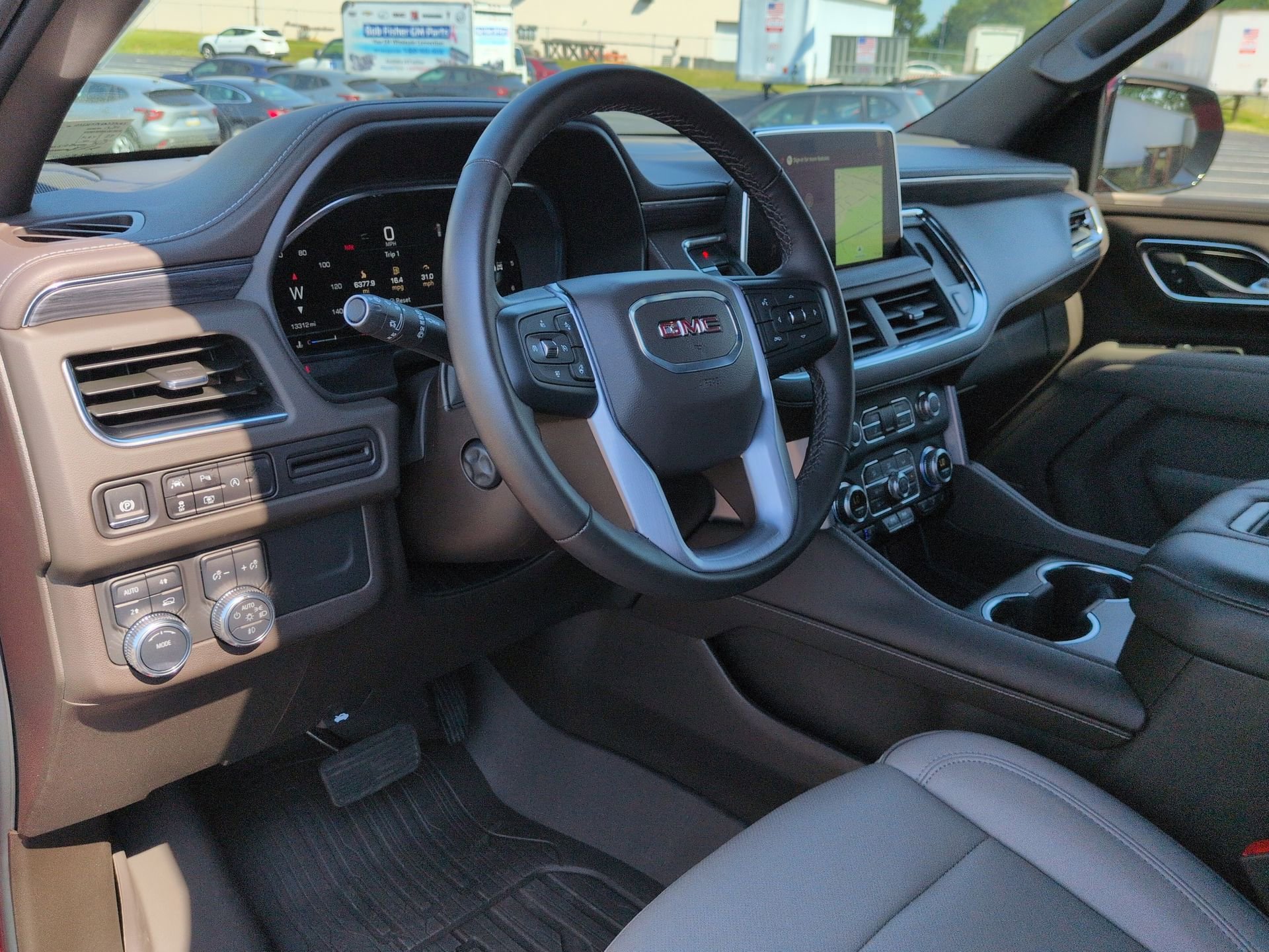 Certified 2024 GMC Yukon XL SLT w/ SLT Premium Package AWD/4WD image 10