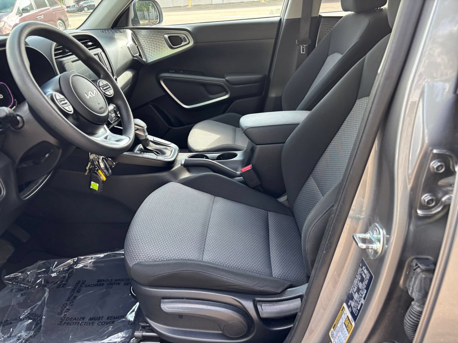 Used 2025 Kia Soul LX w/ LX Technology Package FWD image 25