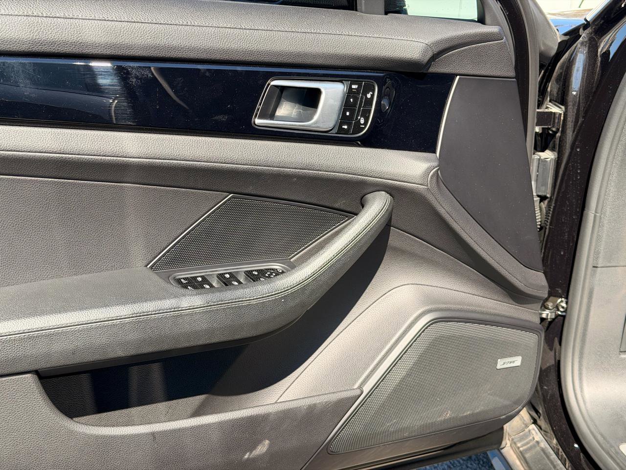 Used 2018 Porsche Panamera 4S image 24