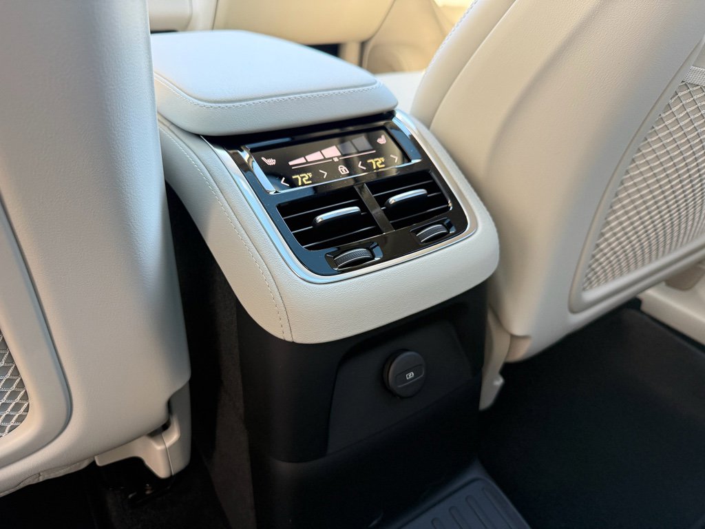 New 2026 Volvo XC90 T8 Ultra w/ Protection Package Premier image 29