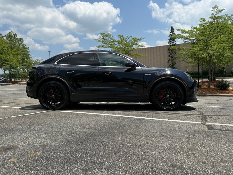 New 2025 Porsche Macan 4S Electric image 10