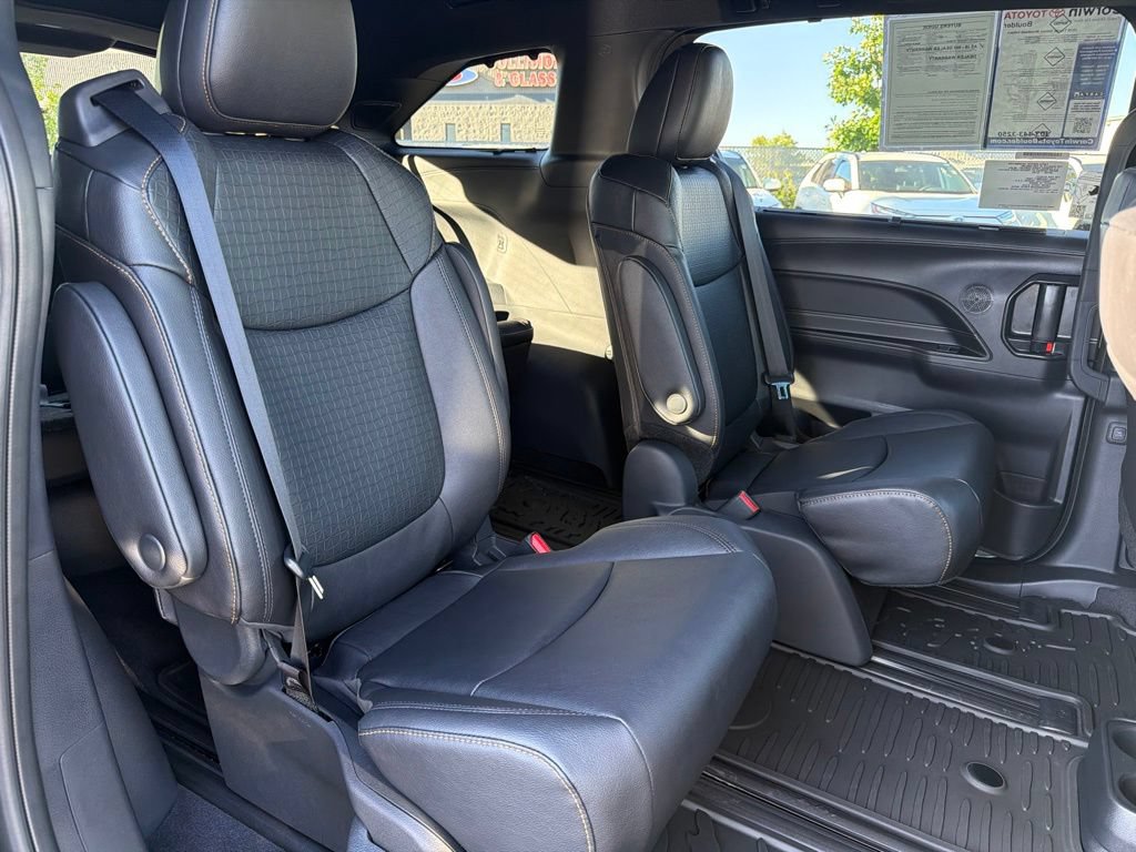 Used 2026 Toyota Sienna XLE Woodland Edition AWD/4WD image 12