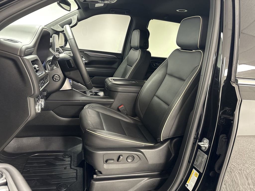 Used 2024 GMC Yukon SLT w/ SLT Luxury Package image 10