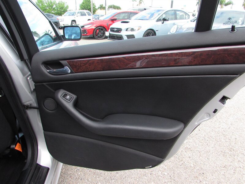 Used 2003 BMW 325i Sedan RWD image 25