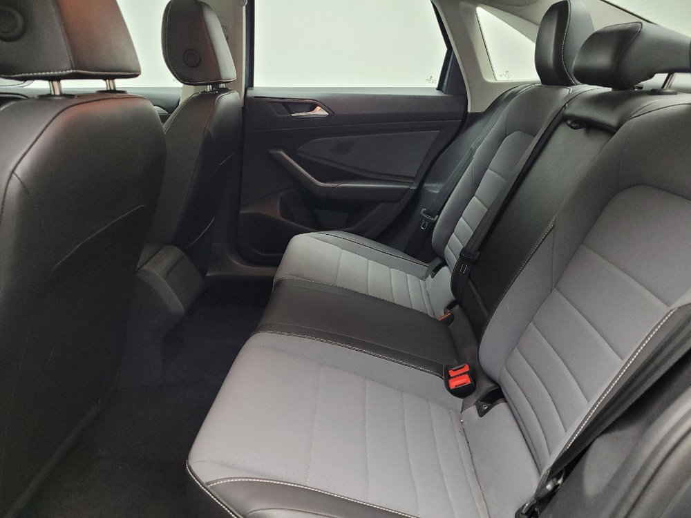 Used 2025 Volkswagen Jetta SE FWD image 18
