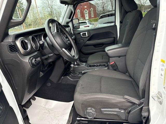 Used 2018 Jeep Wrangler Unlimited Sahara AWD/4WD image 9