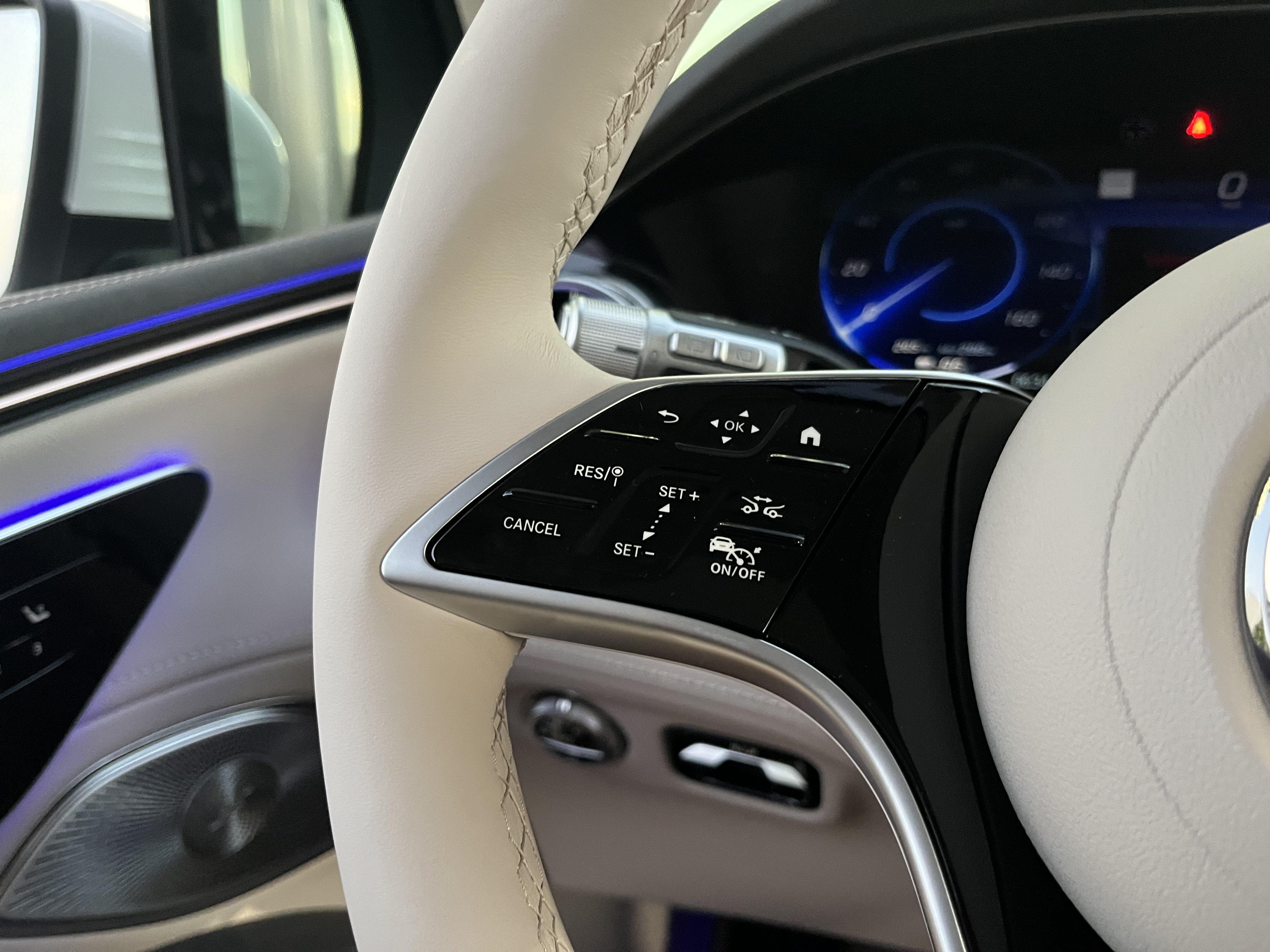 New 2026 Mercedes-Benz EQS 400 4MATIC SUV image 22